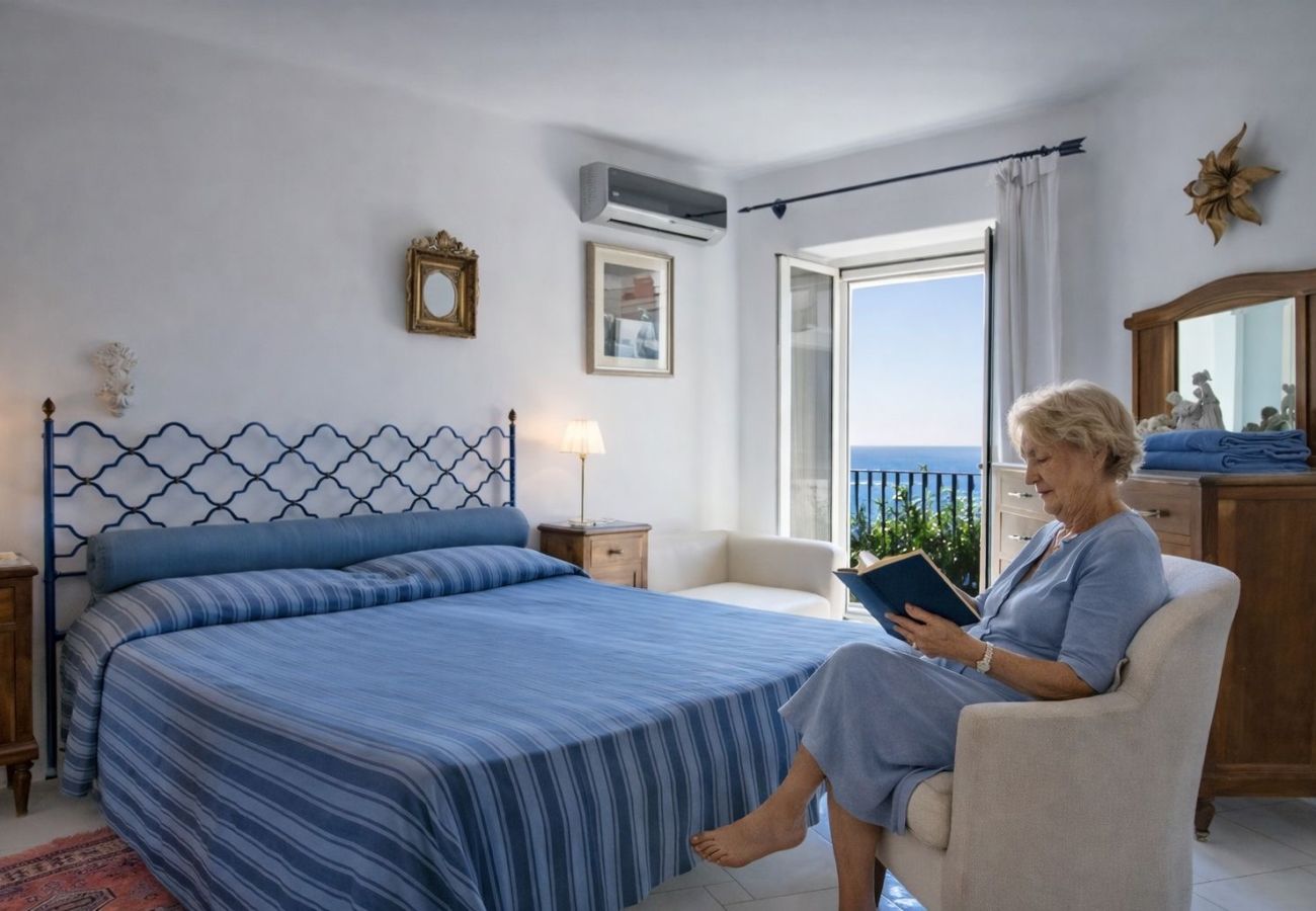 Villa in Furore - Luxury Amalfi coast cliff Villa Sunset with pool