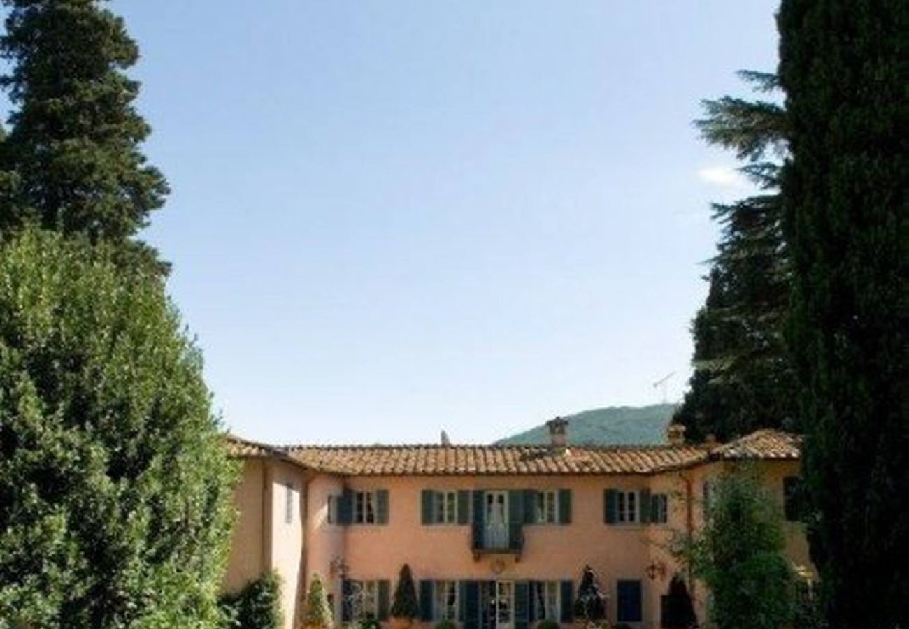 Villa in Lucca - Historical Villa Daniela in the countryside