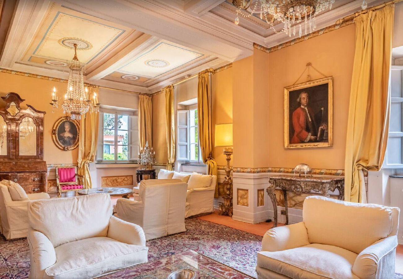 Villa in Lucca - Historical Villa Daniela in the countryside
