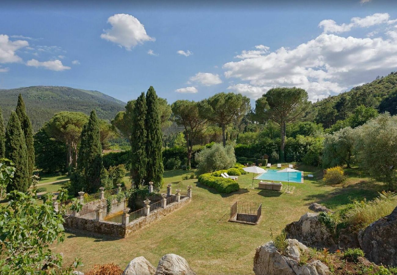 Villa in Lucca - Historical Villa Daniela in the countryside