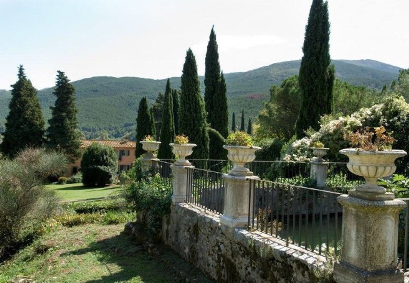 Villa in Lucca - Historical Villa Daniela in the countryside