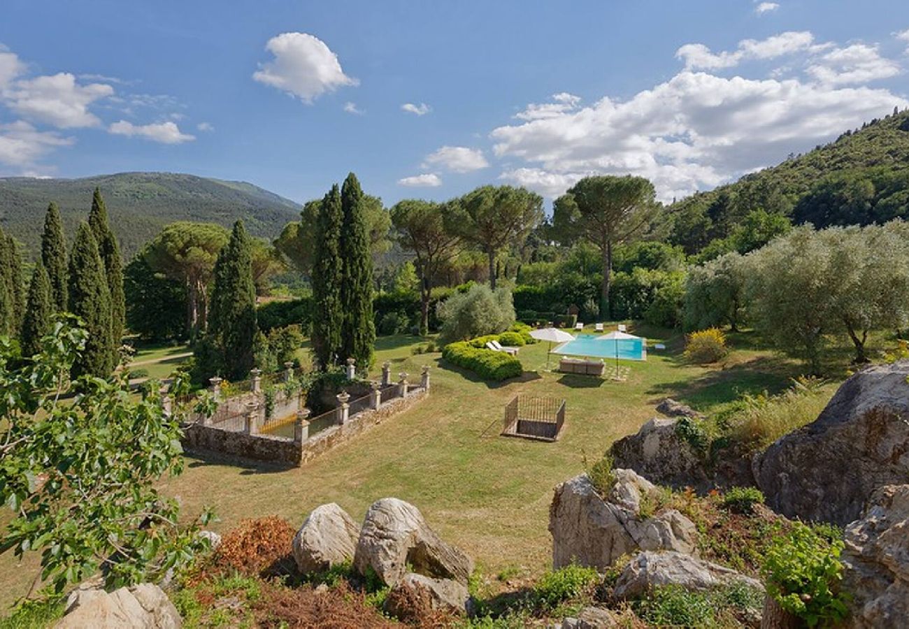 Villa in Lucca - Historical Villa Daniela in the countryside