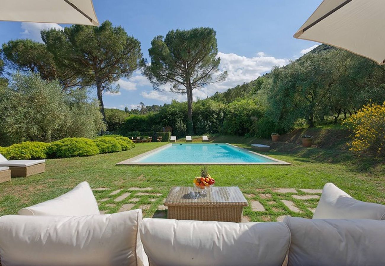 Villa in Lucca - Historical Villa Daniela in the countryside