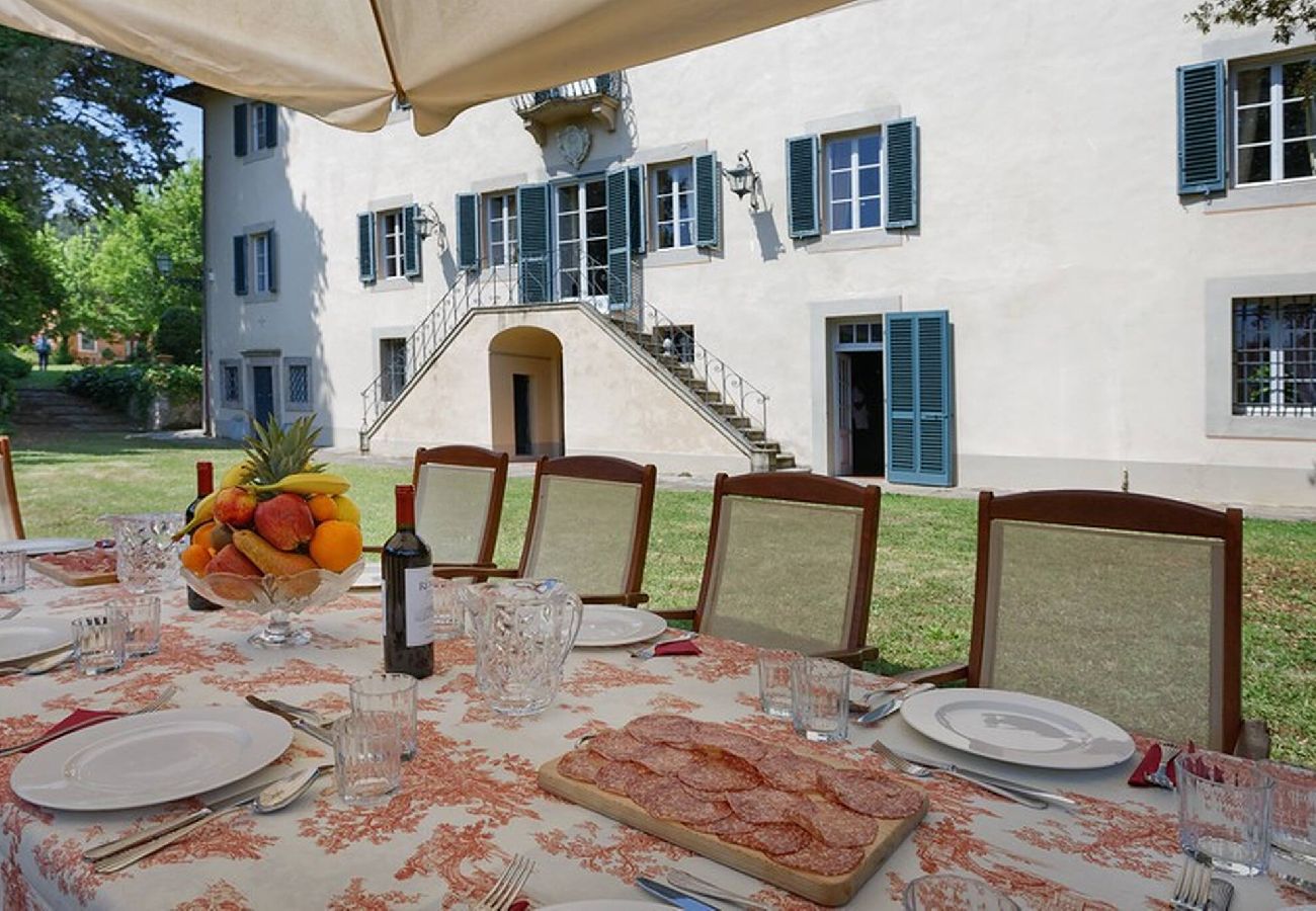 Villa in Lucca - Historical Villa Daniela in the countryside