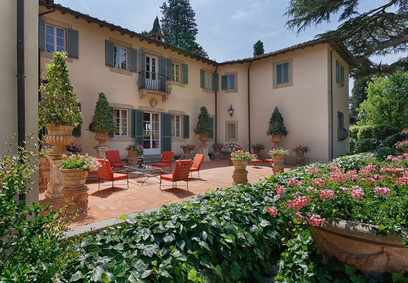 Villa in Lucca - Historical Villa Daniela in the countryside
