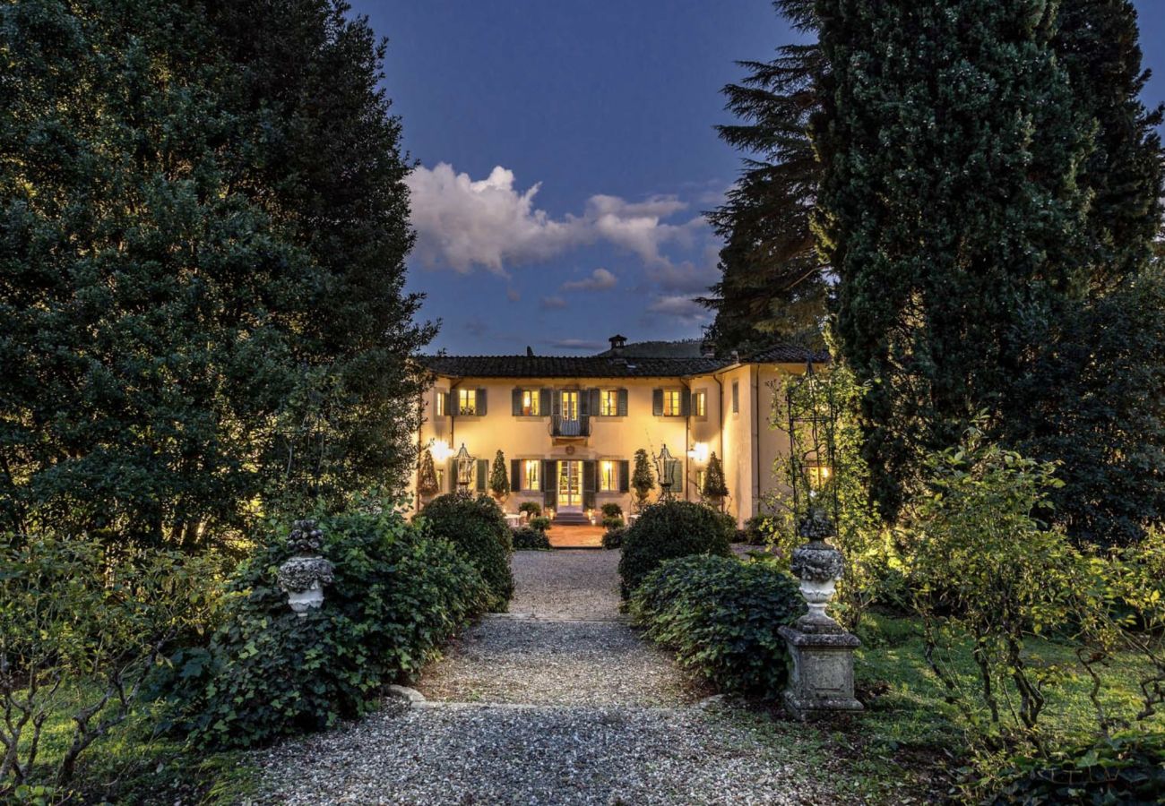 Villa in Lucca - Historical Villa Daniela in the countryside