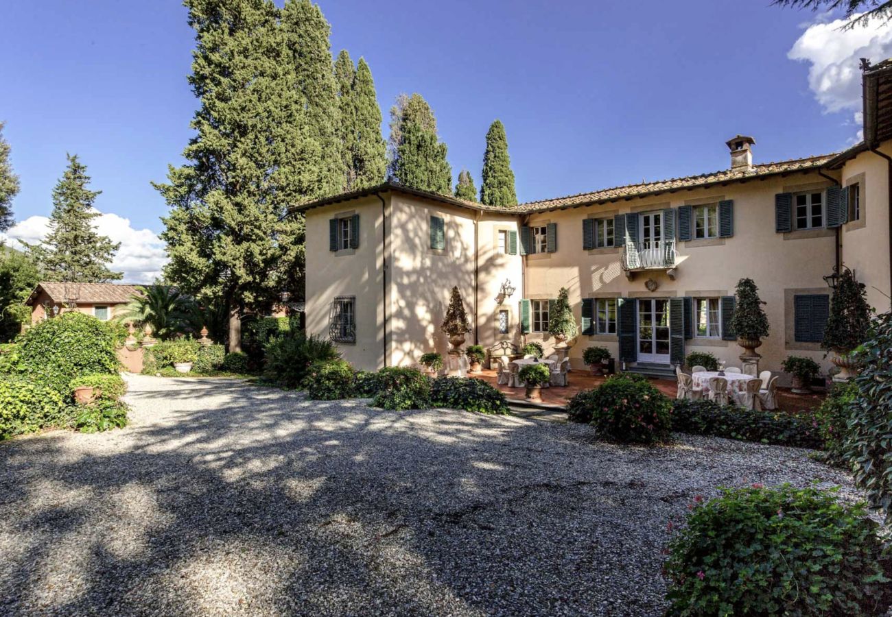 Villa in Lucca - Historical Villa Daniela in the countryside
