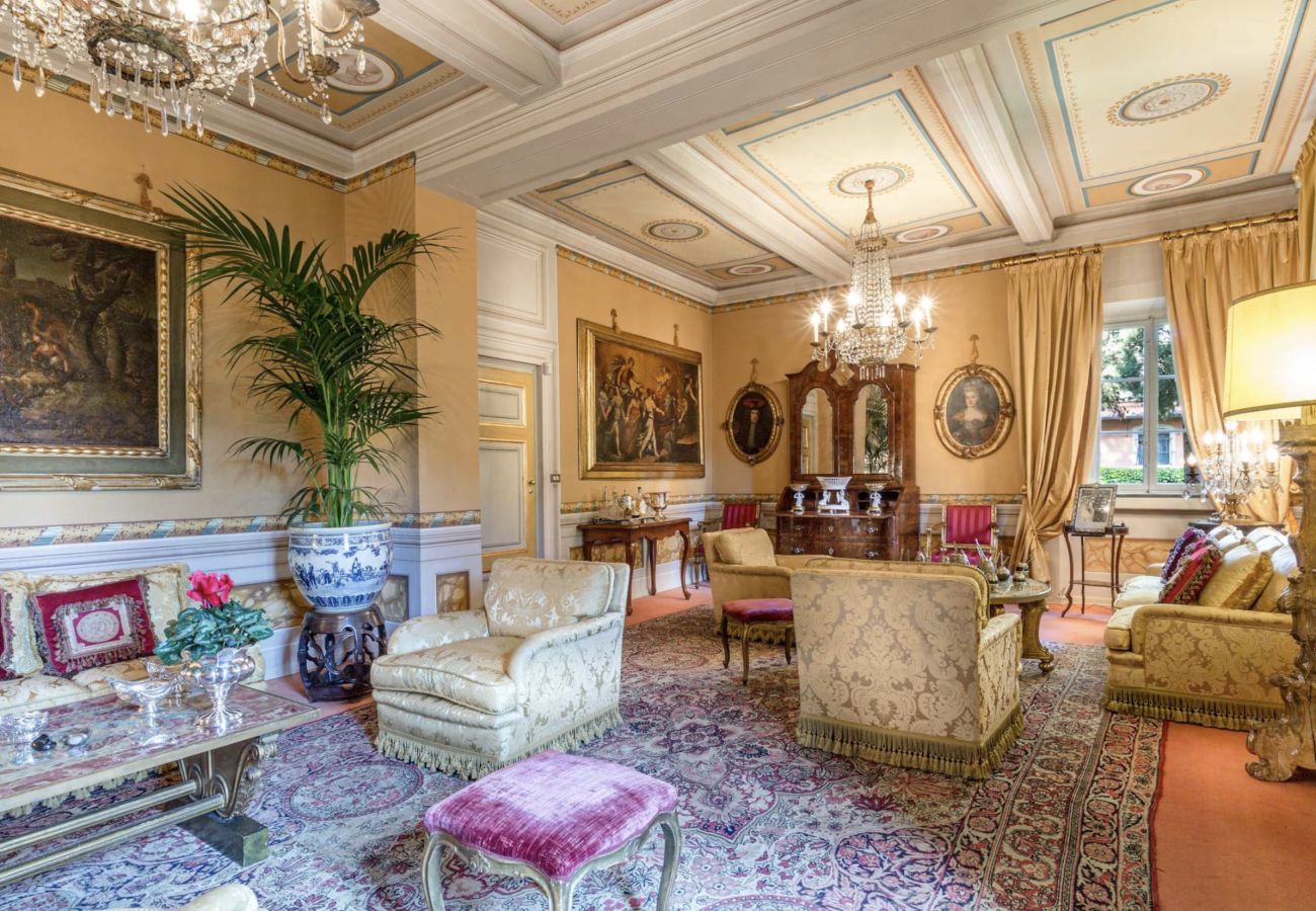 Villa in Lucca - Historical Villa Daniela in the countryside