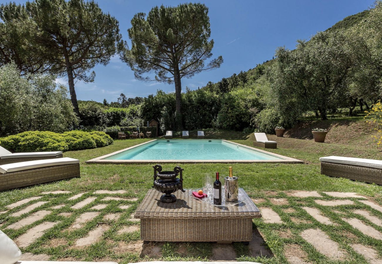 Villa in Lucca - Historical Villa Daniela in the countryside
