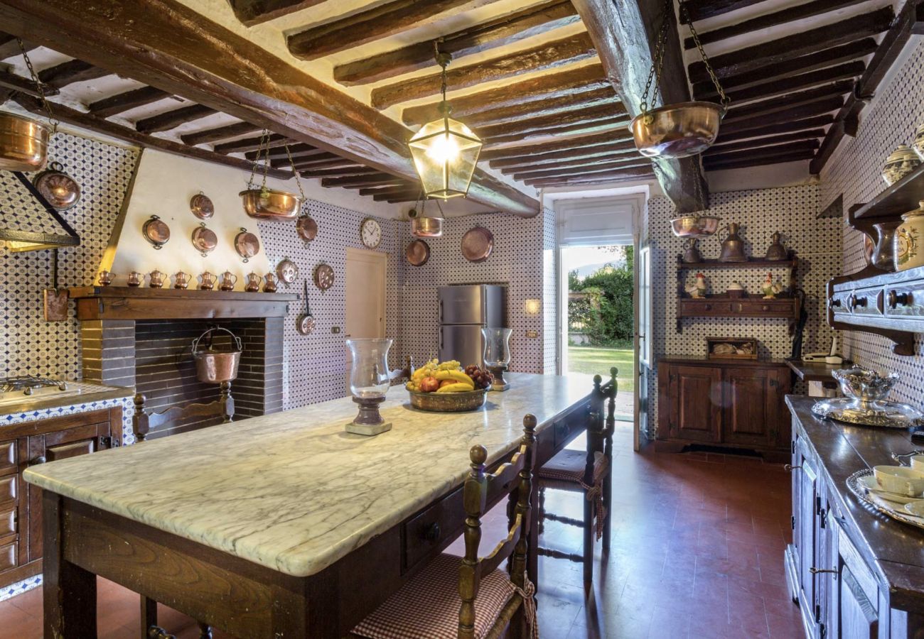 Villa in Lucca - Historical Villa Daniela in the countryside