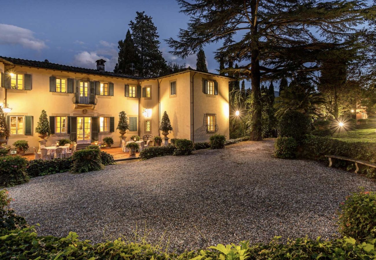 Villa in Lucca - Historical Villa Daniela in the countryside
