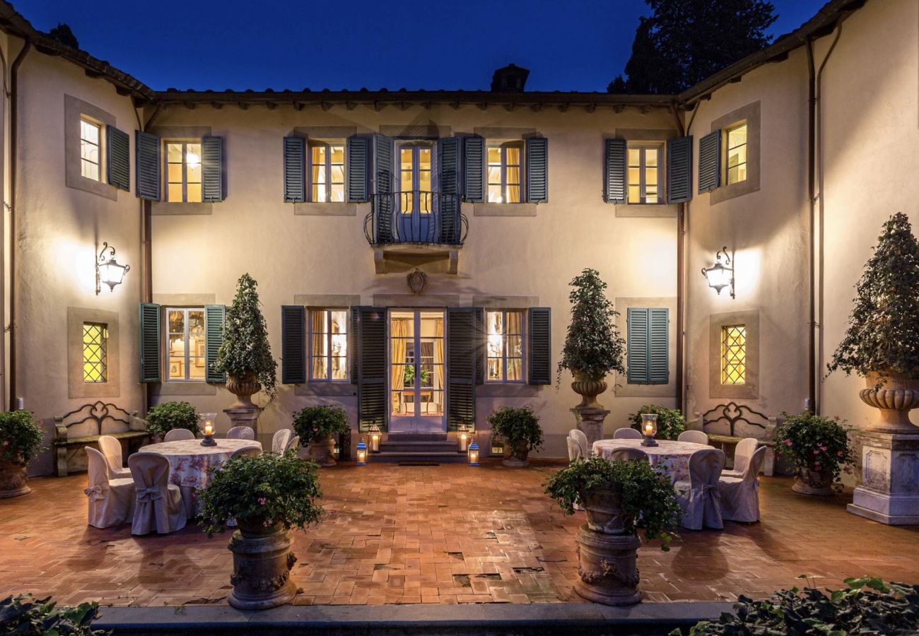 Villa in Lucca - Historical Villa Daniela in the countryside