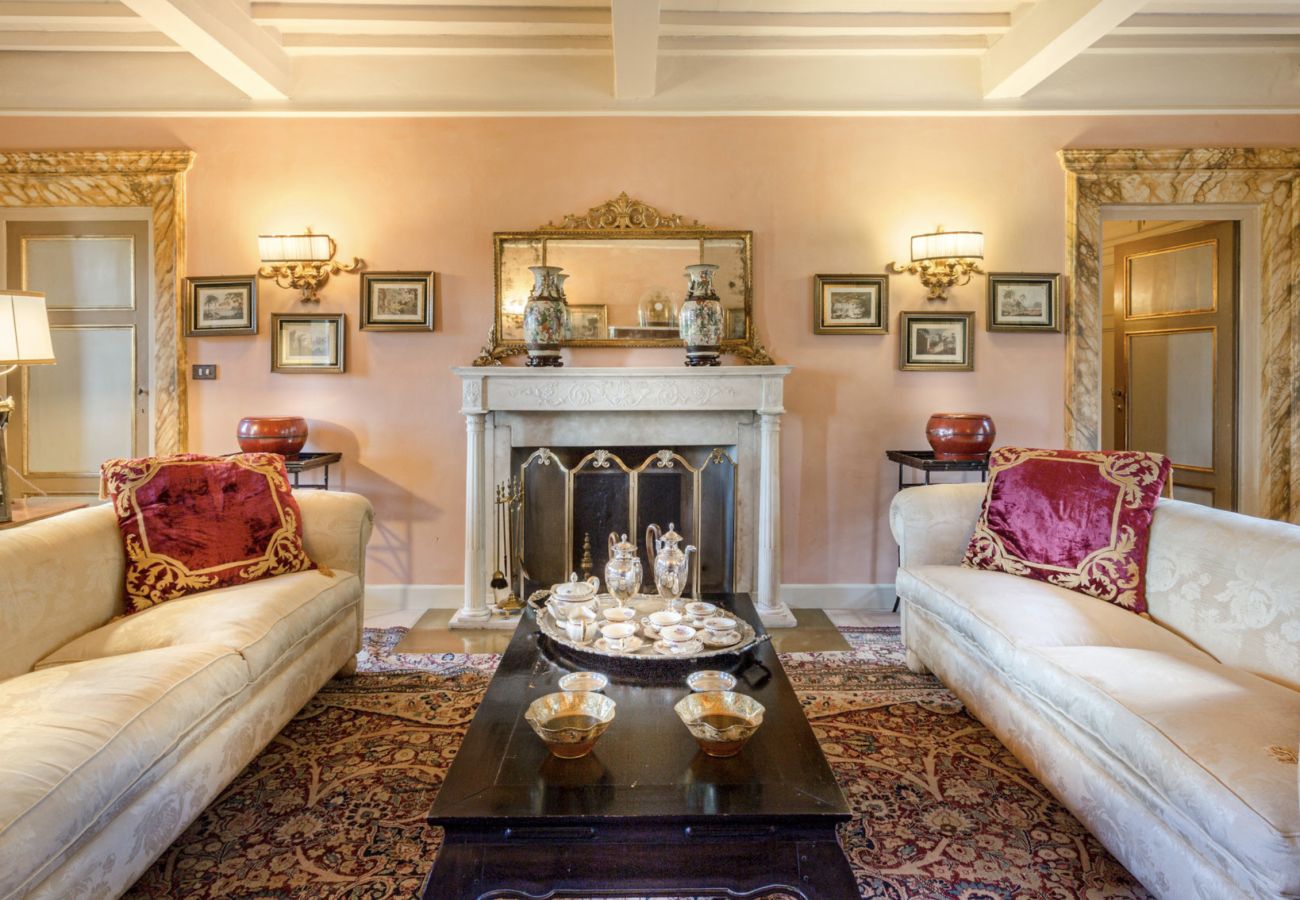 Villa in Lucca - Historical Villa Daniela in the countryside