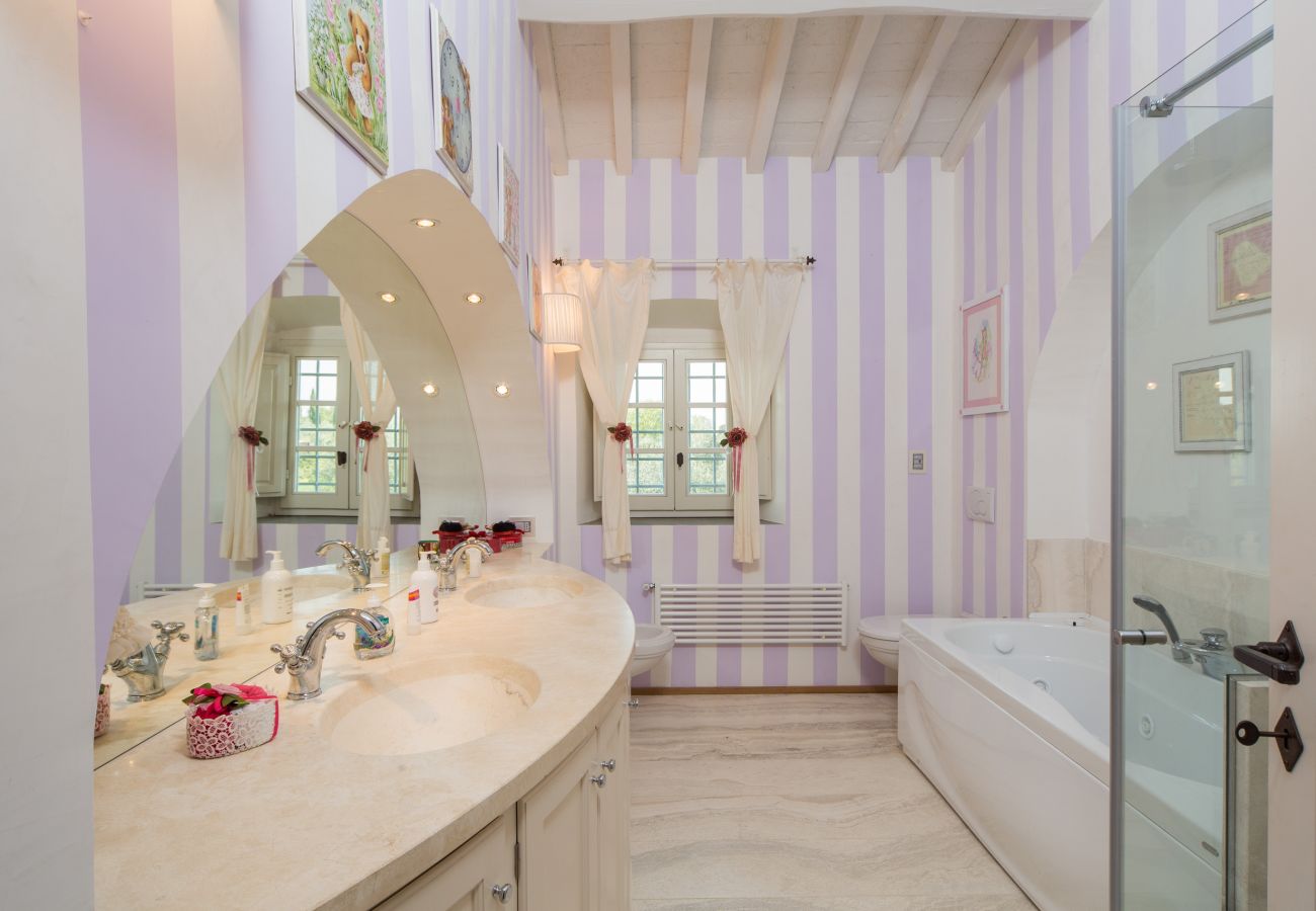 Villa in Tavarnelle Val di Pesa - Villa Tavernella with pool and spa