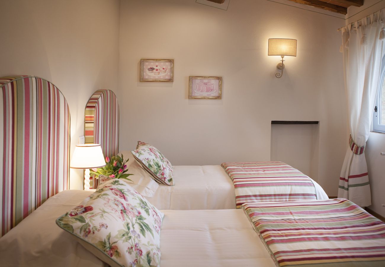 Villa in Tavarnelle Val di Pesa - Villa Tavernella with pool and spa