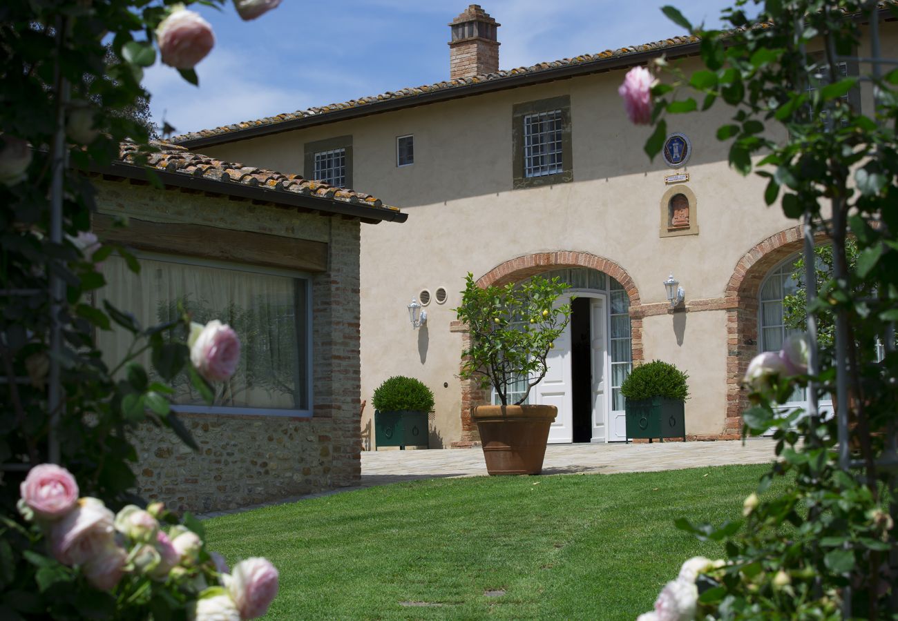 Villa in Tavarnelle Val di Pesa - Villa Tavernella with pool and spa