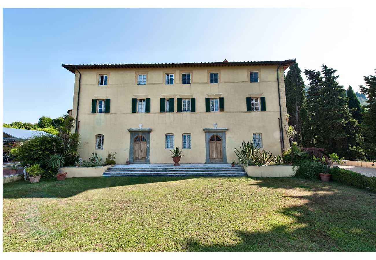 Villa in Camaiore - Luxury Villa close to the sea of Forte dei Marmi