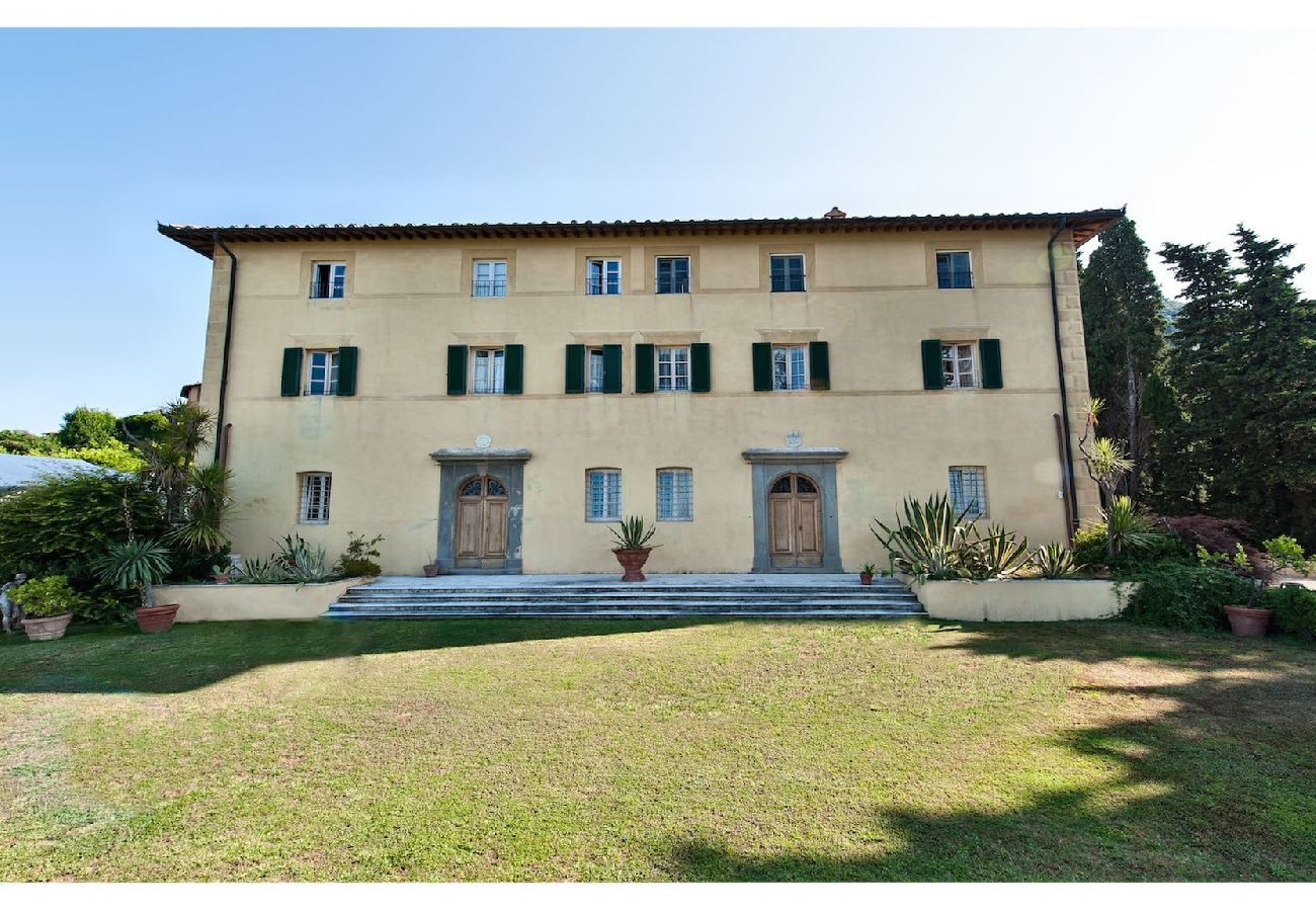 Villa in Camaiore - Luxury Villa close to the sea of Forte dei Marmi