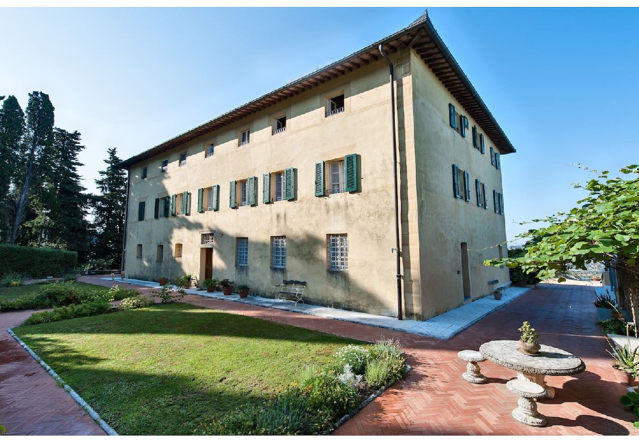 Villa in Camaiore - Luxury Villa close to the sea of Forte dei Marmi
