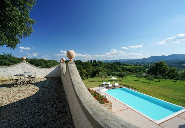 Villa in Reggello - Villa Ruota with views on the Tuscan countryside