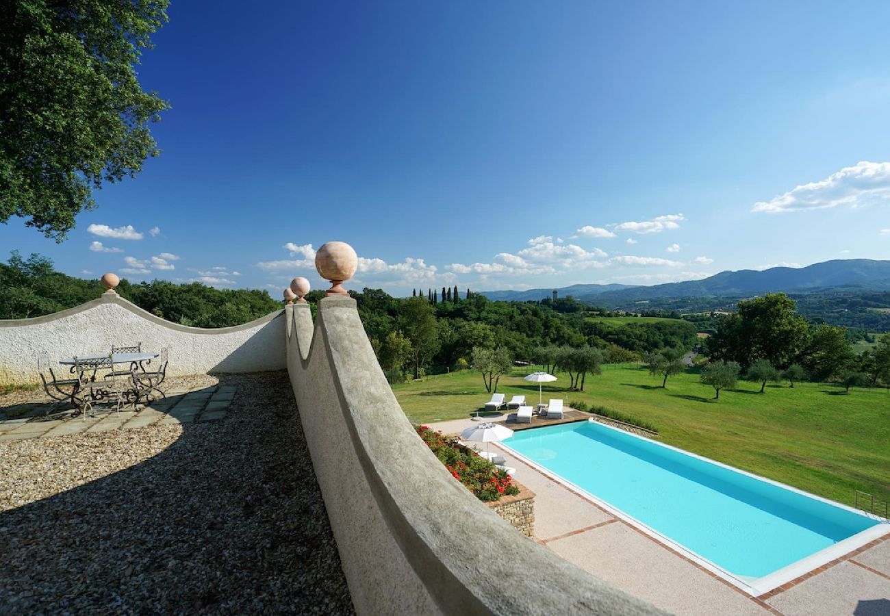 Villa in Reggello - Villa Ruota with views on the Tuscan countryside