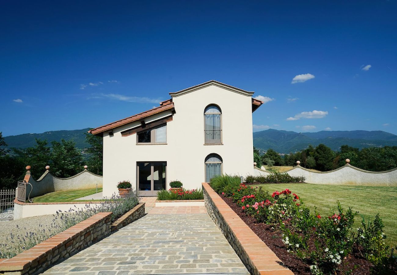 Villa in Reggello - Villa Ruota with views on the Tuscan countryside