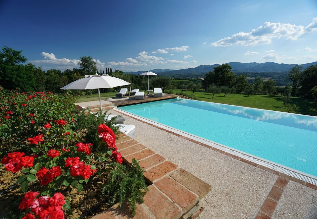 Villa in Reggello - Villa Ruota with views on the Tuscan countryside