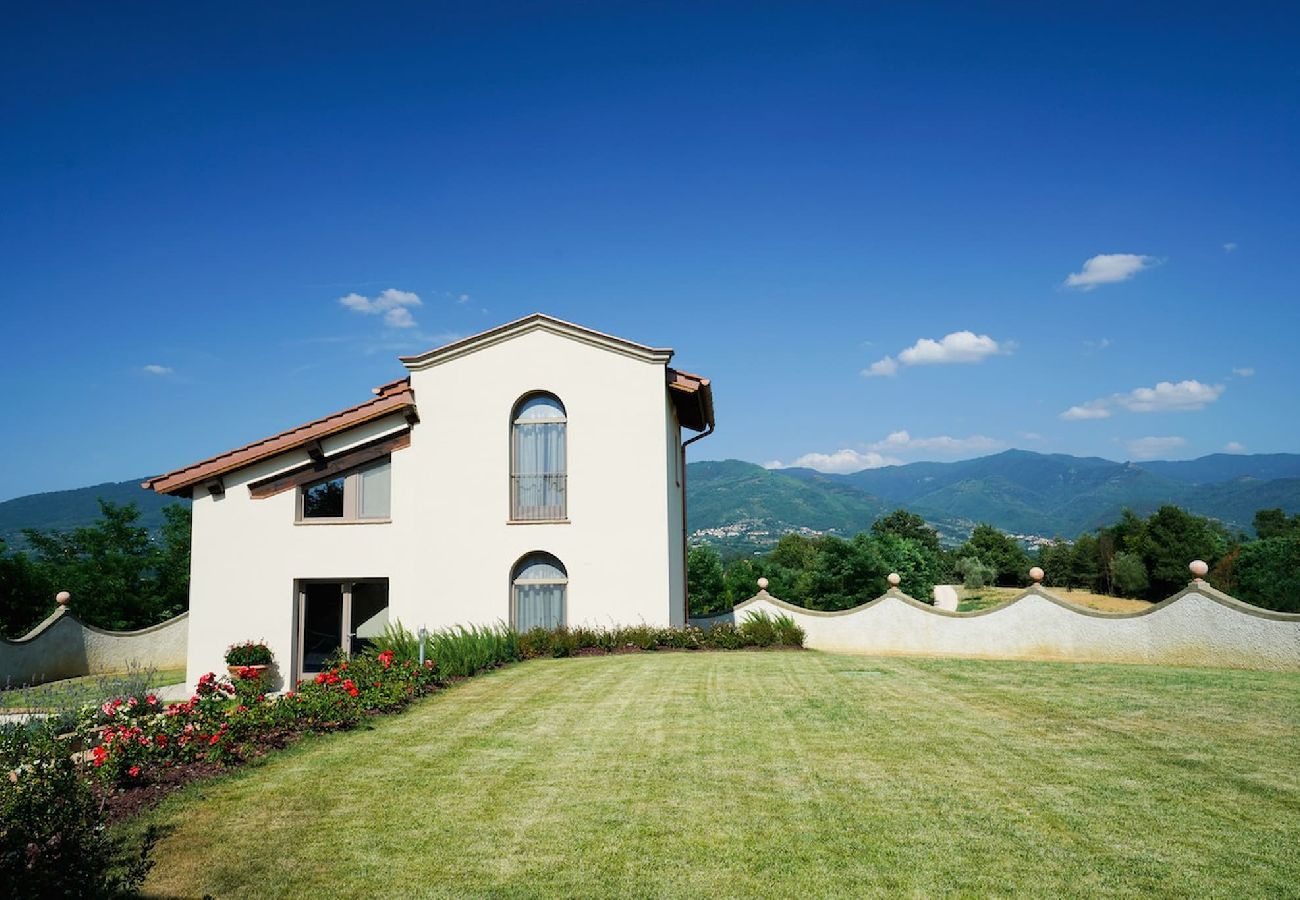 Villa in Reggello - Villa Ruota with views on the Tuscan countryside