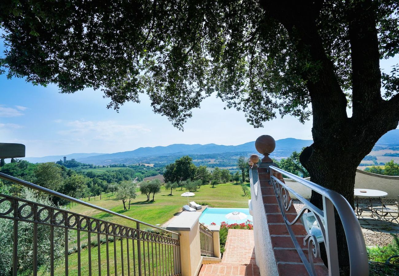 Villa in Reggello - Villa Ruota with views on the Tuscan countryside