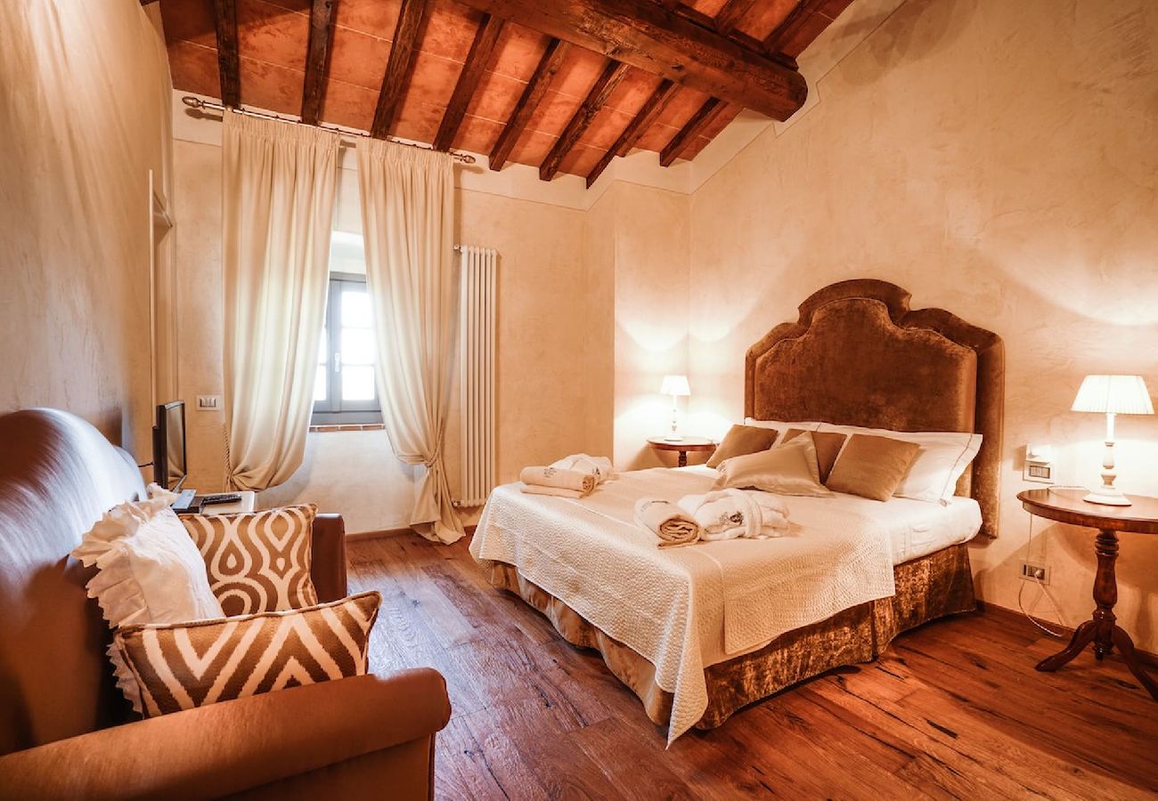 Villa in Reggello - Villa Ruota with views on the Tuscan countryside