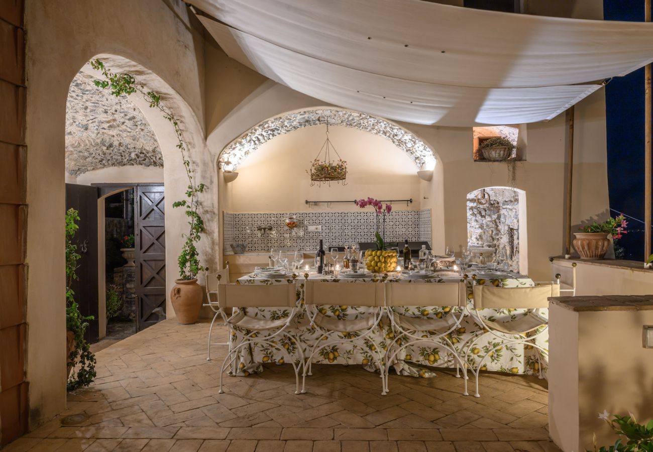 Villa in Furore - IL MANIERO DEGLI DEI