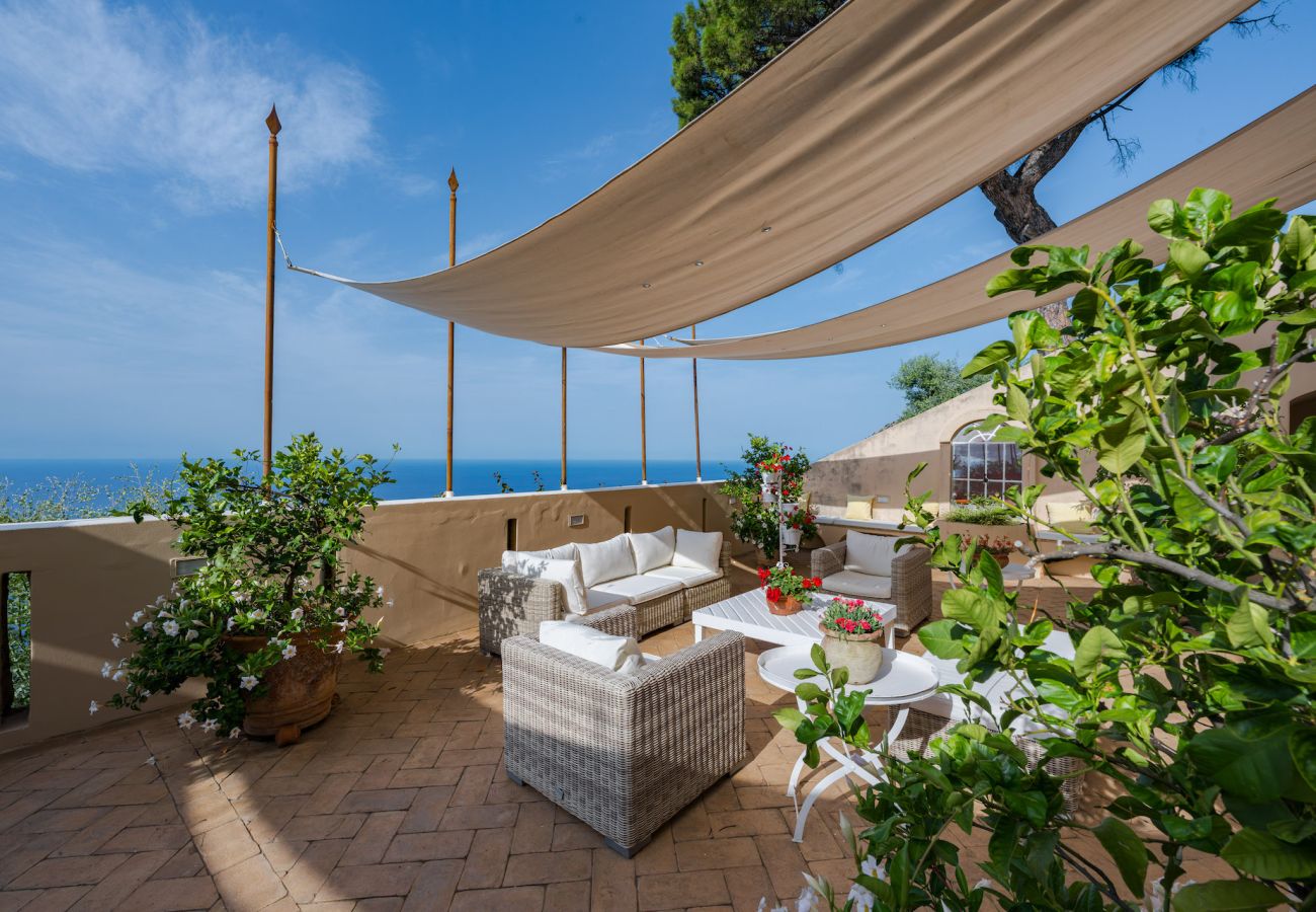 Villa in Furore - IL MANIERO DEGLI DEI