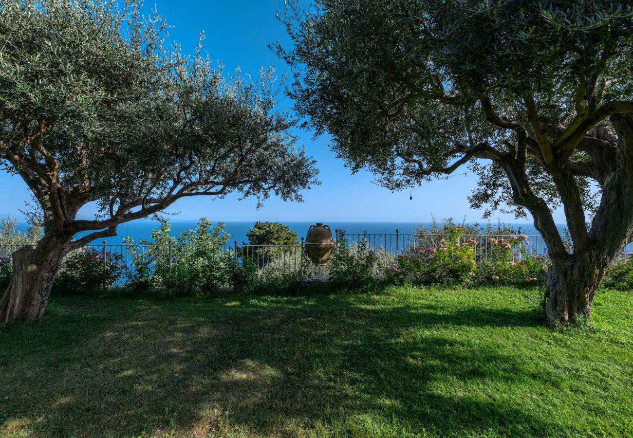 Villa in Furore - IL MANIERO DEGLI DEI