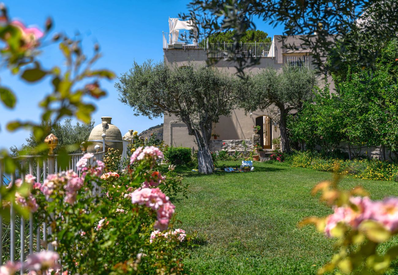 Villa in Furore - IL MANIERO DEGLI DEI