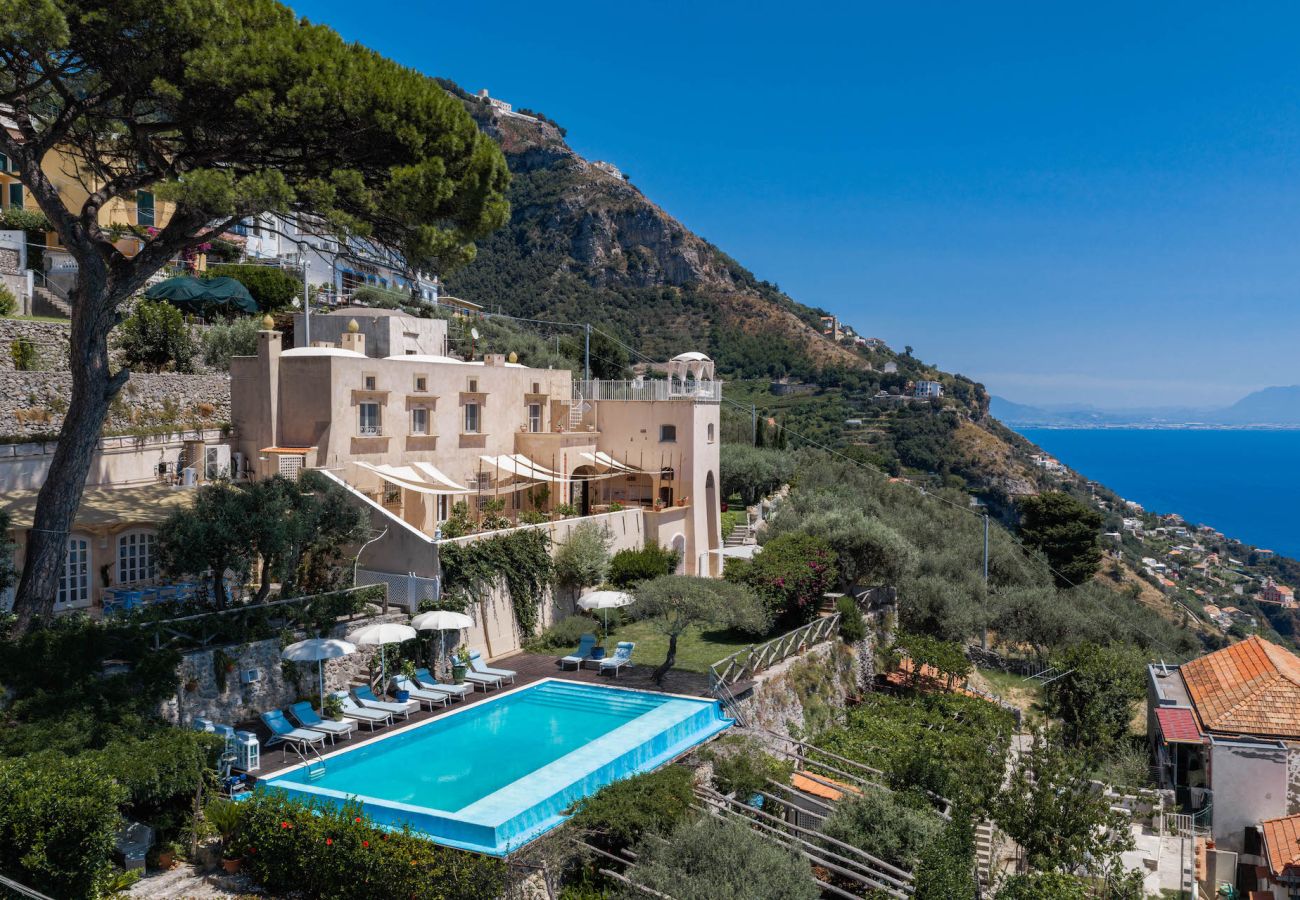 Villa in Furore - IL MANIERO DEGLI DEI