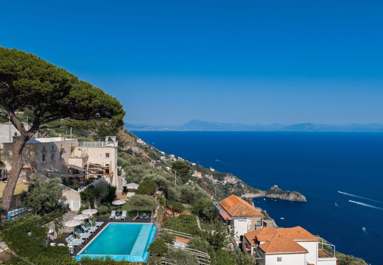 Villa in Furore - IL MANIERO DEGLI DEI