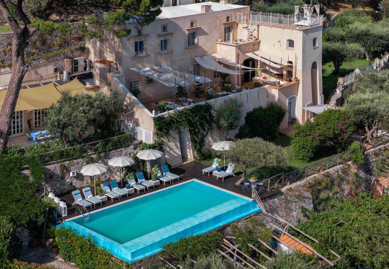 Villa in Furore - IL MANIERO DEGLI DEI