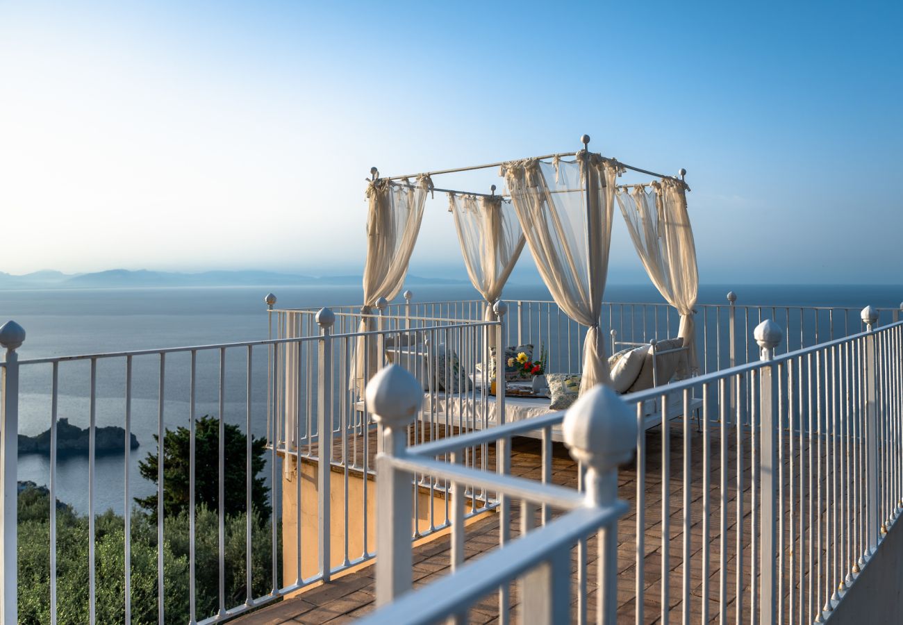 Villa in Furore - IL MANIERO DEGLI DEI