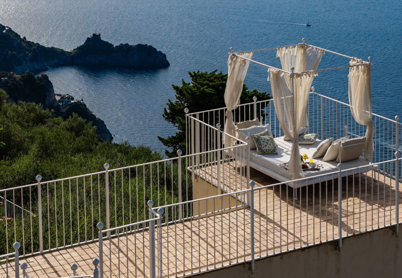Villa in Furore - IL MANIERO DEGLI DEI