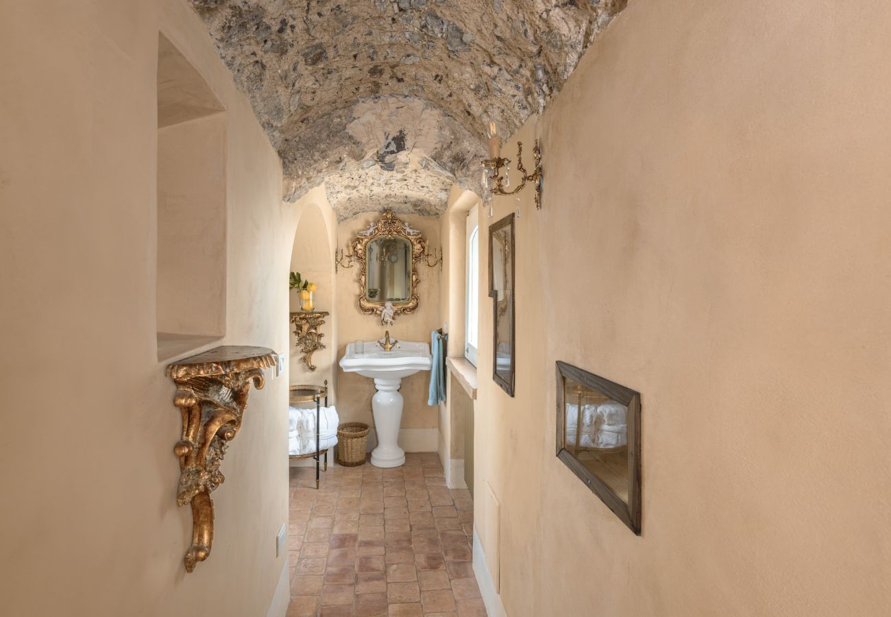 Villa in Furore - IL MANIERO DEGLI DEI