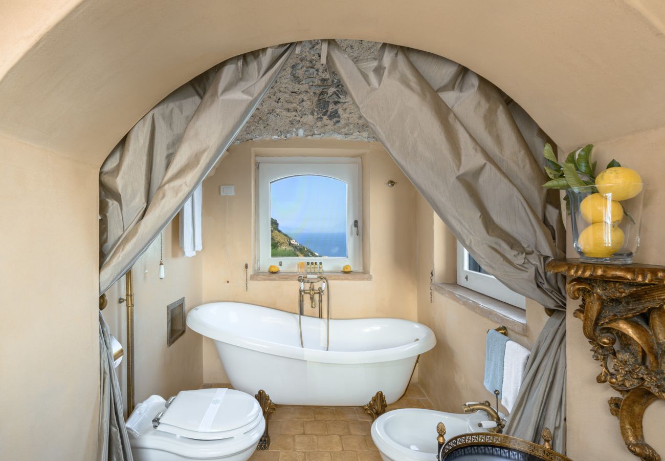 Villa in Furore - IL MANIERO DEGLI DEI