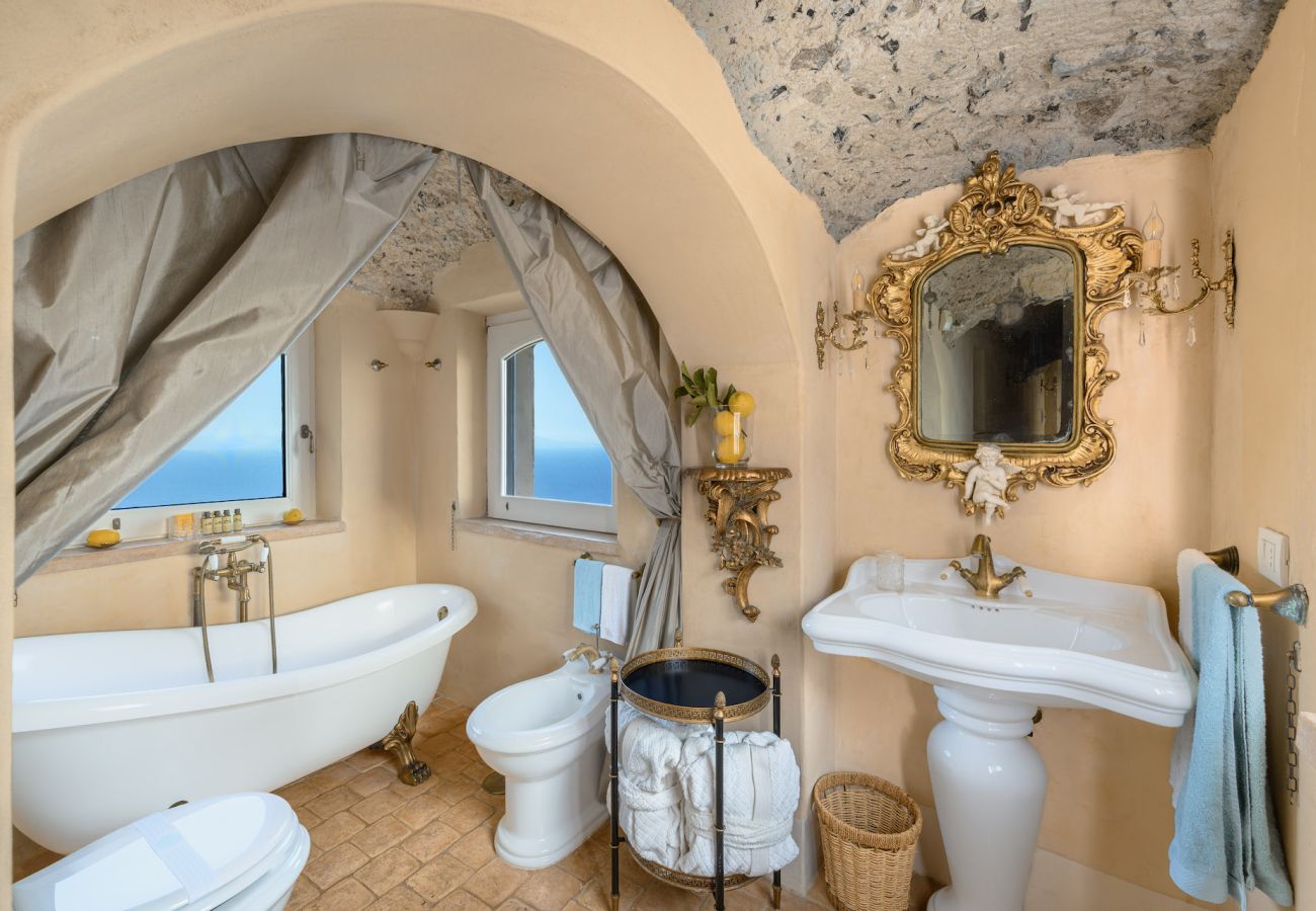 Villa in Furore - IL MANIERO DEGLI DEI
