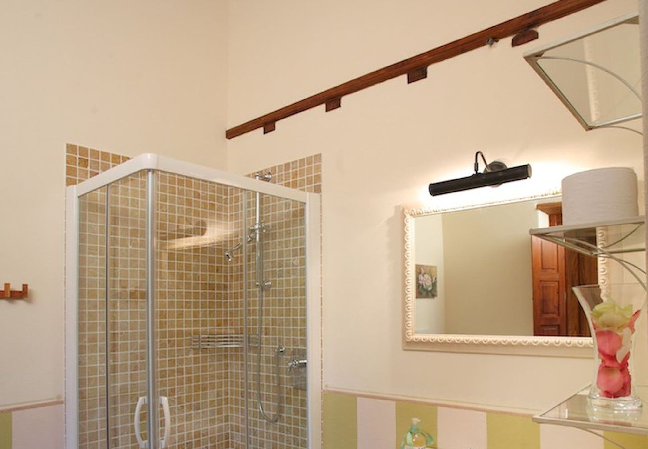 Villa in Reggello - Villa Casa Rossa in a scenic place. 16 people