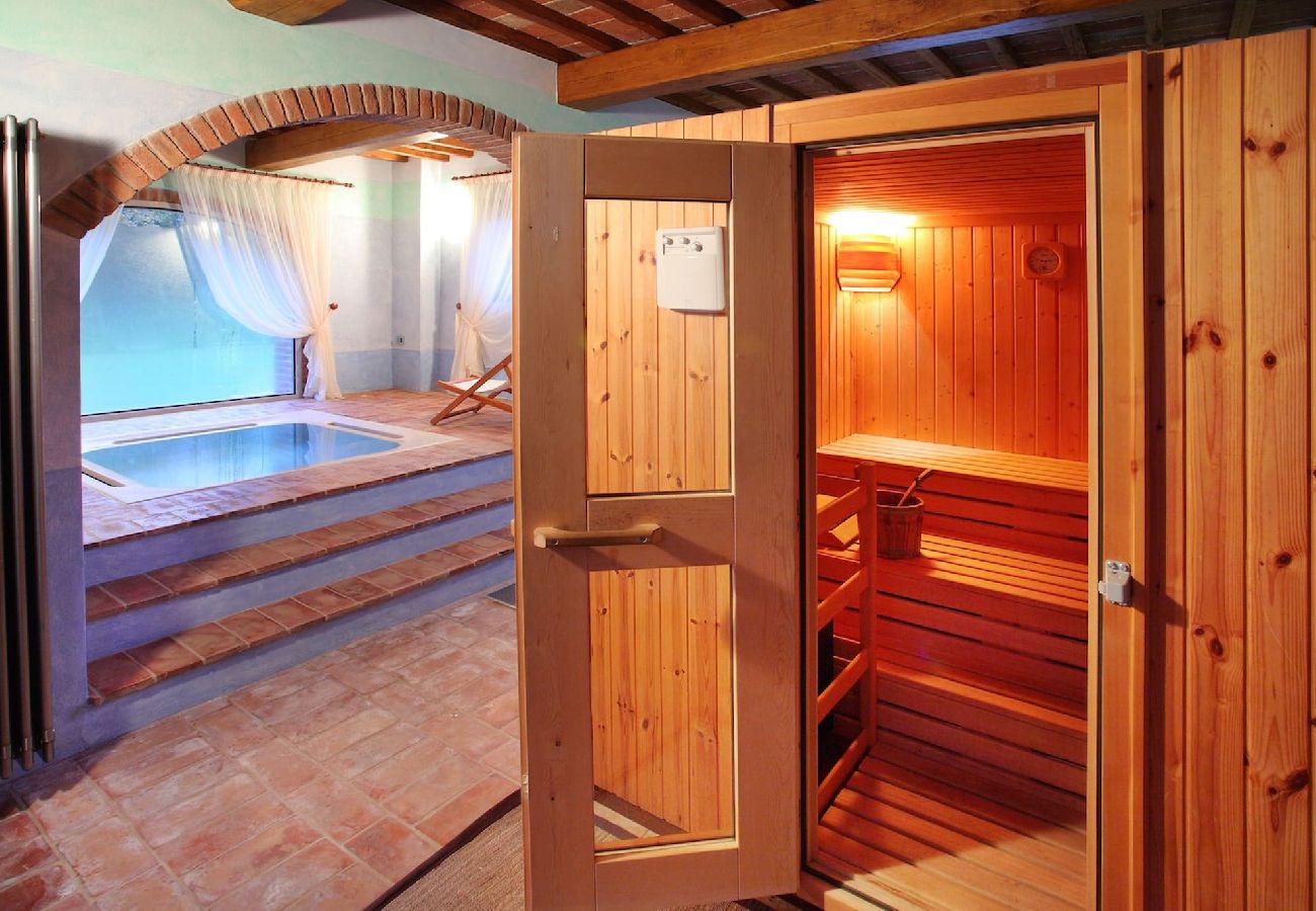 Villa in Reggello - Villa Casa Rossa in a scenic place. 16 people