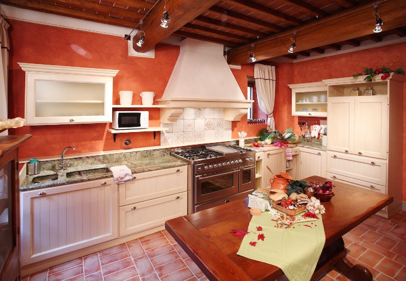 Villa in Reggello - Villa Casa Rossa in a scenic place. 16 people