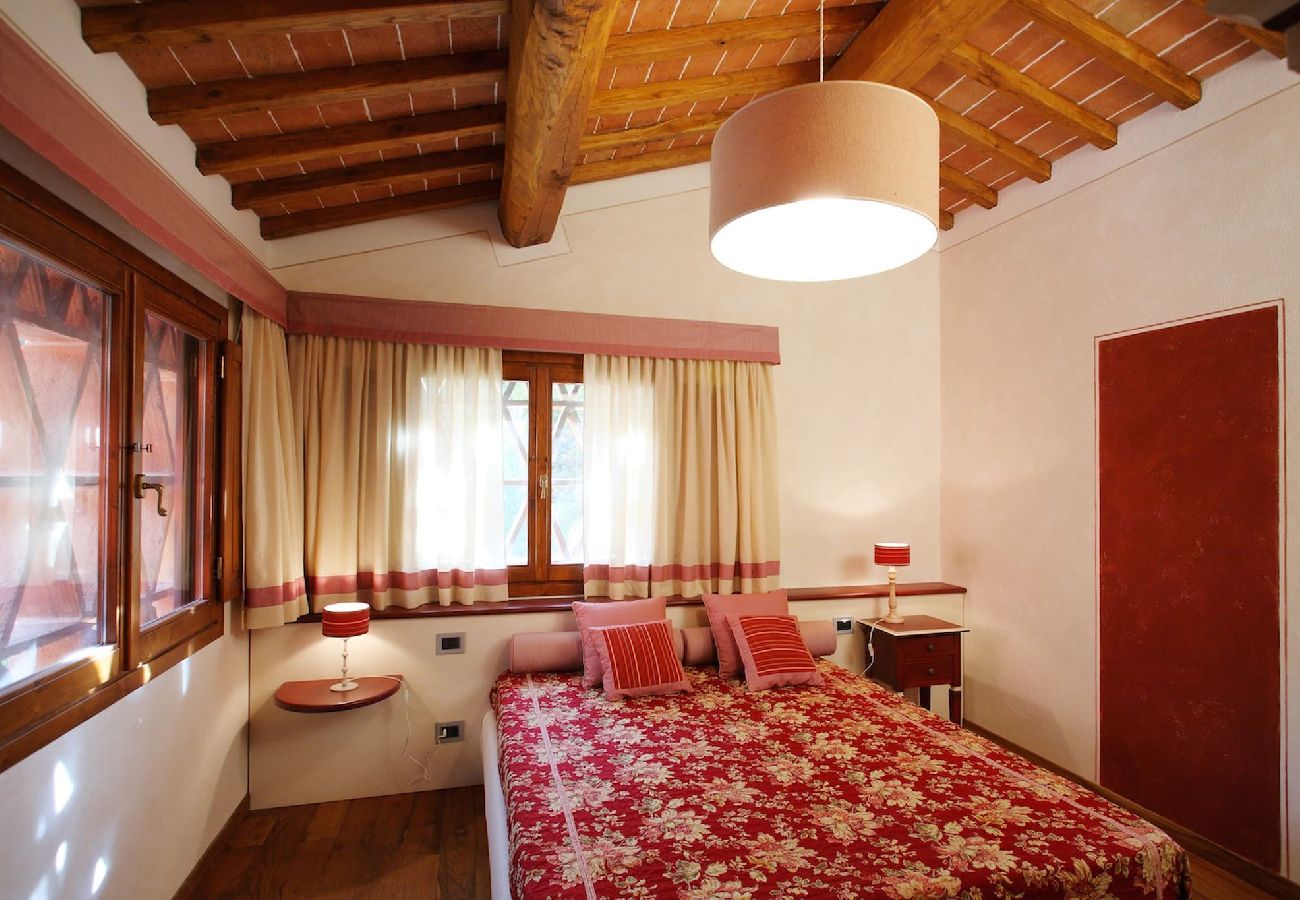 Villa in Reggello - Villa Casa Rossa in a scenic place. 16 people