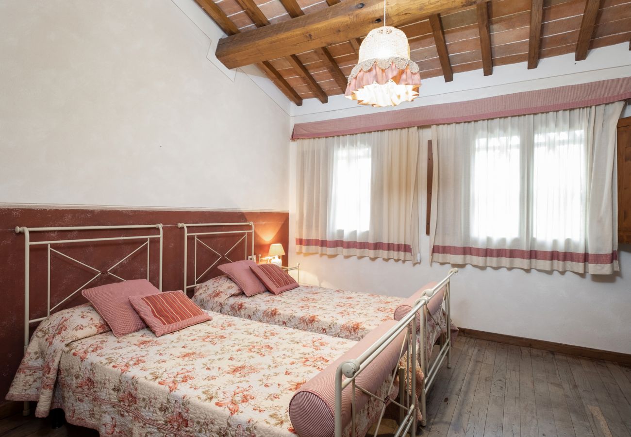 Villa in Reggello - Villa Casa Rossa in a scenic place. 16 people