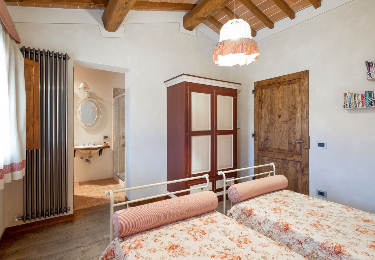 Villa in Reggello - Villa Casa Rossa in a scenic place. 16 people