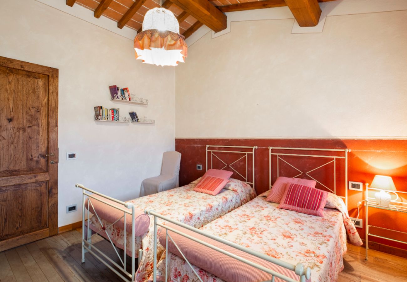 Villa in Reggello - Villa Casa Rossa in a scenic place. 16 people